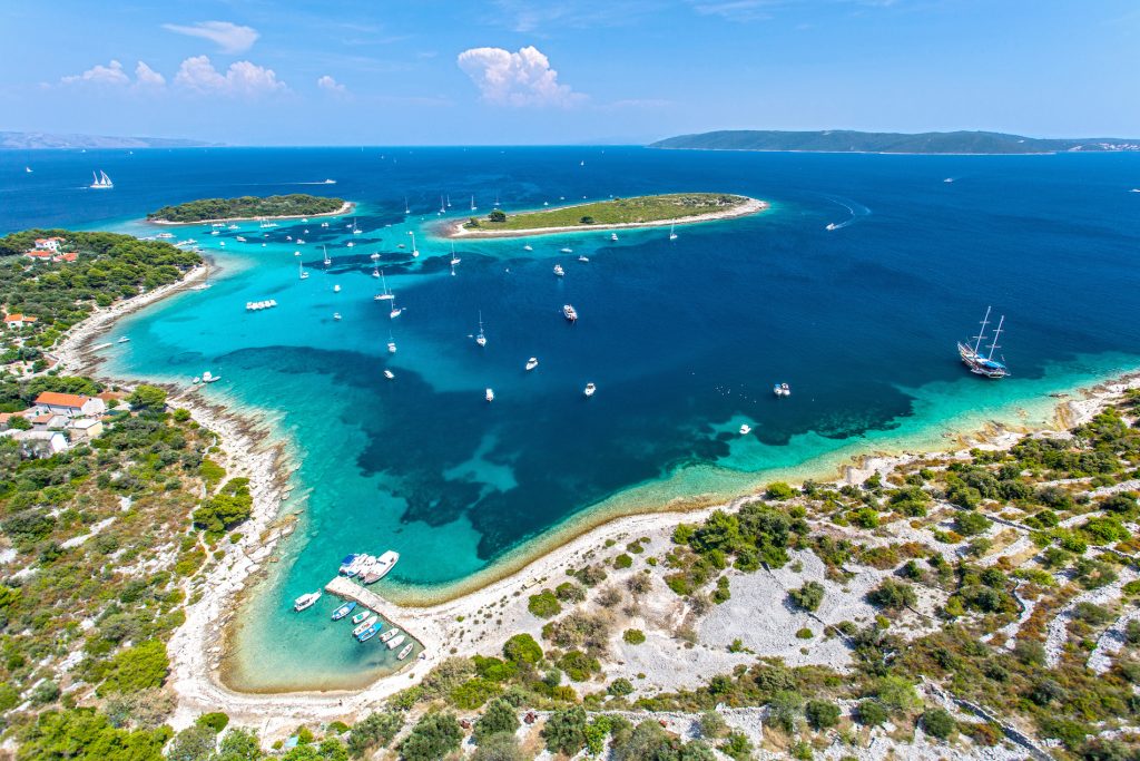 Laguna Azul y Trogir desde Split — Excursión de medio día en lancha